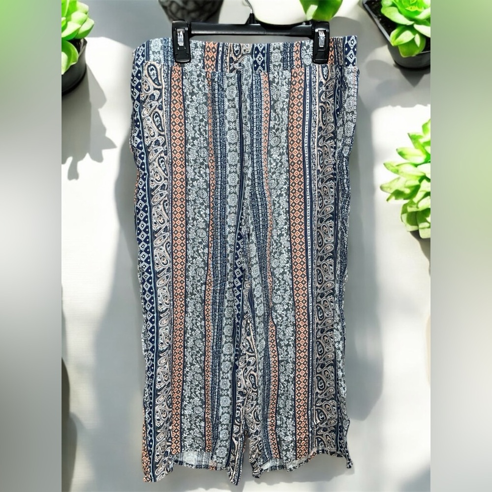 Westport Women’s Capri Pants Size: L Blue, White & Pink Print